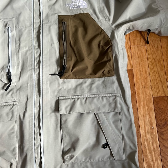 The North Face ski/snowboard jacket - Picture 6 of 7